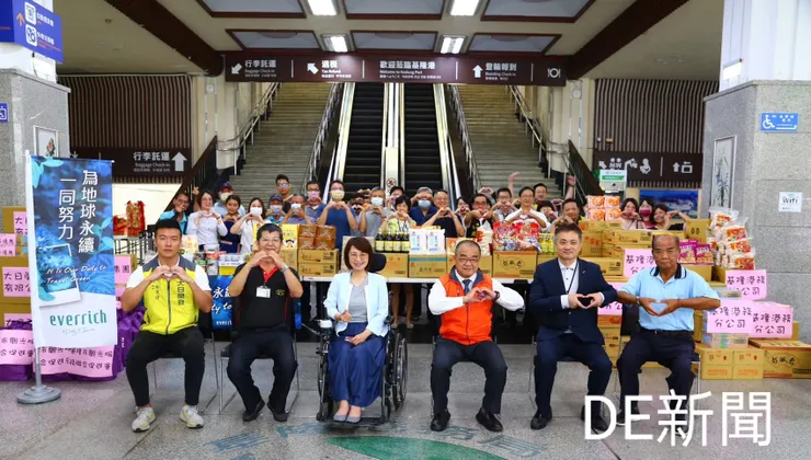 基隆港務分公司結合廠商辦理中元普度,將拜拜物資捐給弱勢族群。