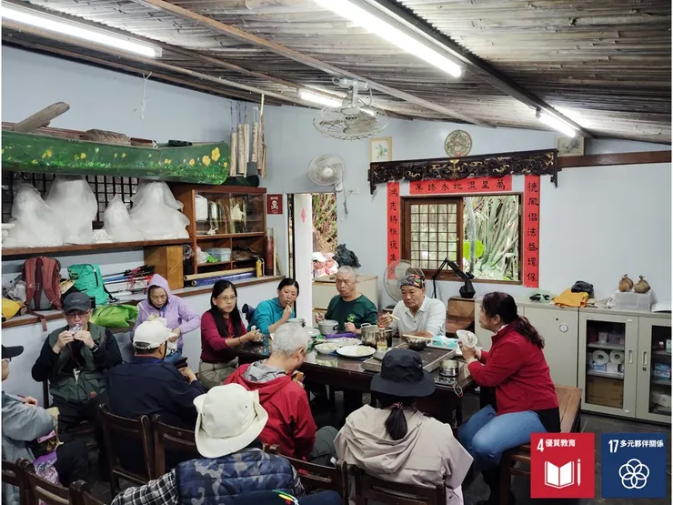 簡短吃喝聊談的午餐時間