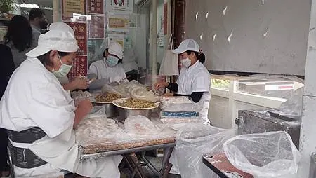 [台北美食]鄉民支持與社會名人加持的阿娥水餃，熱門人氣、札實