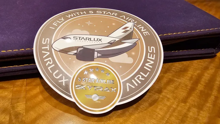 這是星宇航空榮獲五星級航空的貼紙!