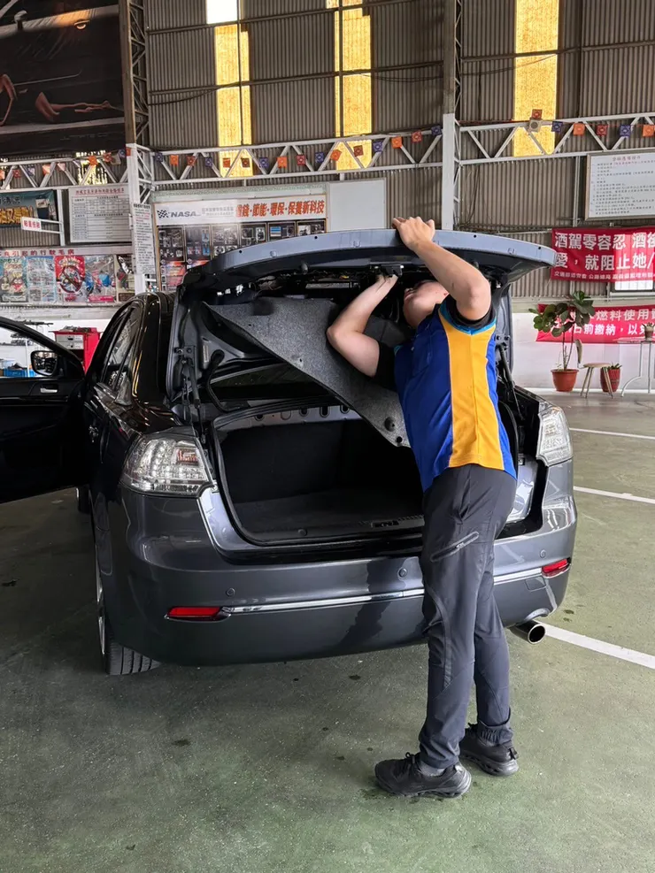 台南汽車驗車推薦【興泰汽車代驗廠】服務貼心，資深技師直接協助