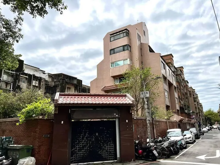 與平鑫濤愛巢「可園」拆除 瓊瑤輕生享壽86歲等不到重建