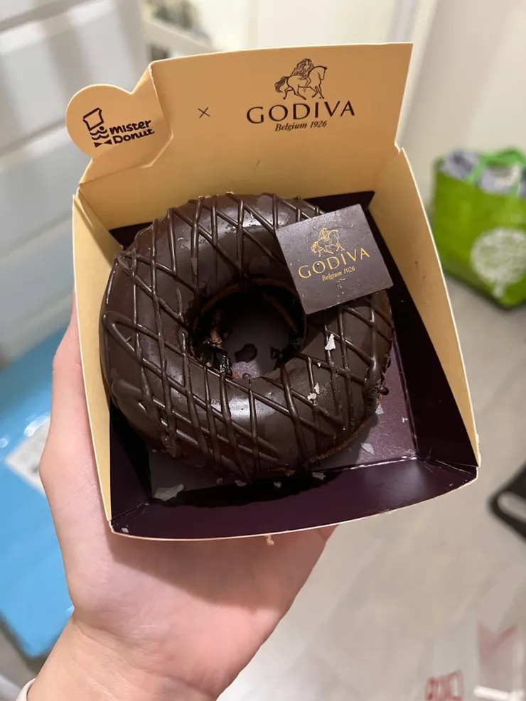 烏龍可可波堤甜甜圈。