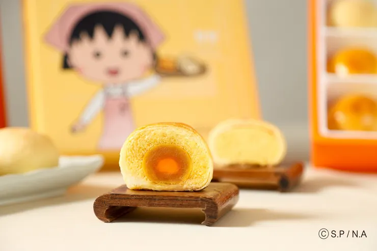 圖說:綠豆餡行家的台北犁記,以充滿奶香的招牌綠豆餡,包裹金黃鹹蛋黃,餅皮質樸、口感柔香細膩,百吃不倦,佐茶、咖啡都各具風味。(資料來源:台北犁記)