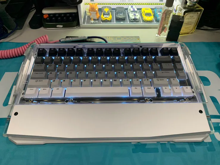 辦公室微亮光源