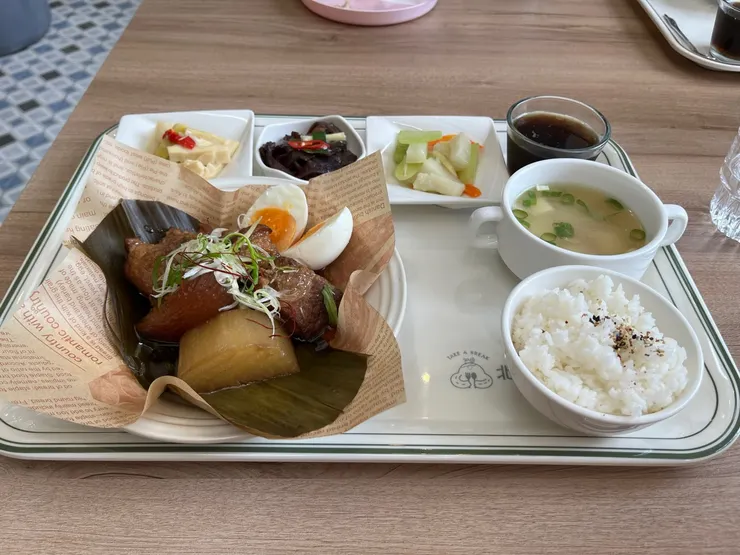 控肉飯，出乎意料地好吃。