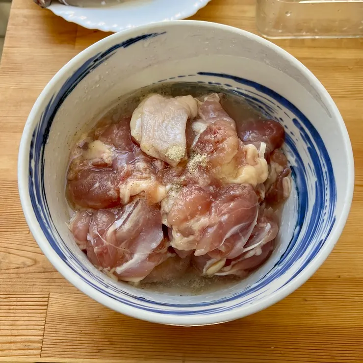 雞腿肉稍微醃一下即可