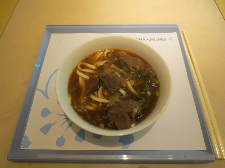 華航著名的現煮牛肉麵!
