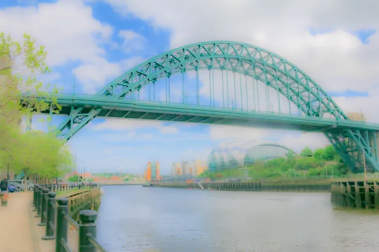 紐卡索泰恩河上方橋樑一景