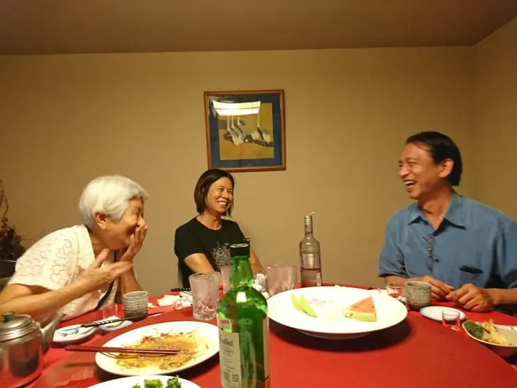 師母（左）聽我講得笑哈哈