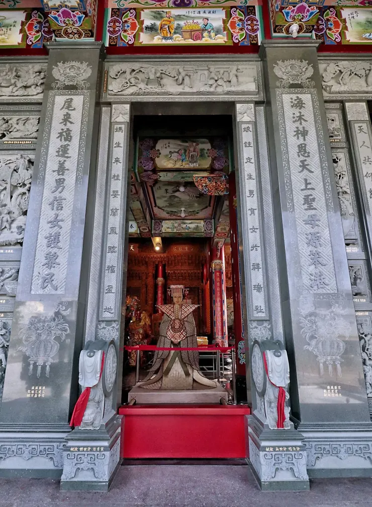 浮雕及彩繪工藝（圖片截圖於網路）