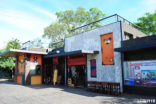 馬蘭車站站房目前由民間業者經營，車站是典型的東拓簡易型標準站房