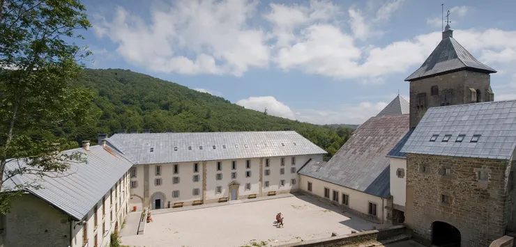 陽光下的 Roncesvalles。圖片來源：alberguederoncesvalles.com