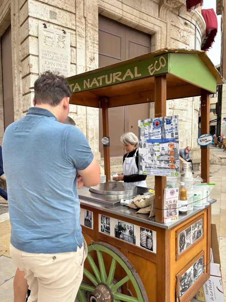傳統飲品歐洽達（Horchata）的小攤