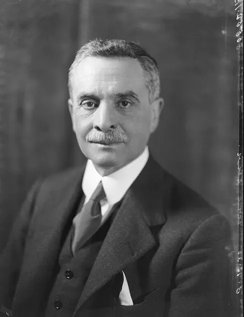 阿斯特男爵，上議院議員，resource from wikipedia