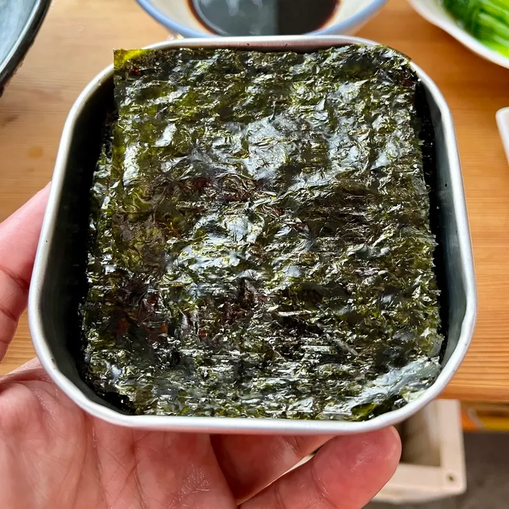 之前去韓國買的海苔還沒吃完，用零食海苔也行哦
