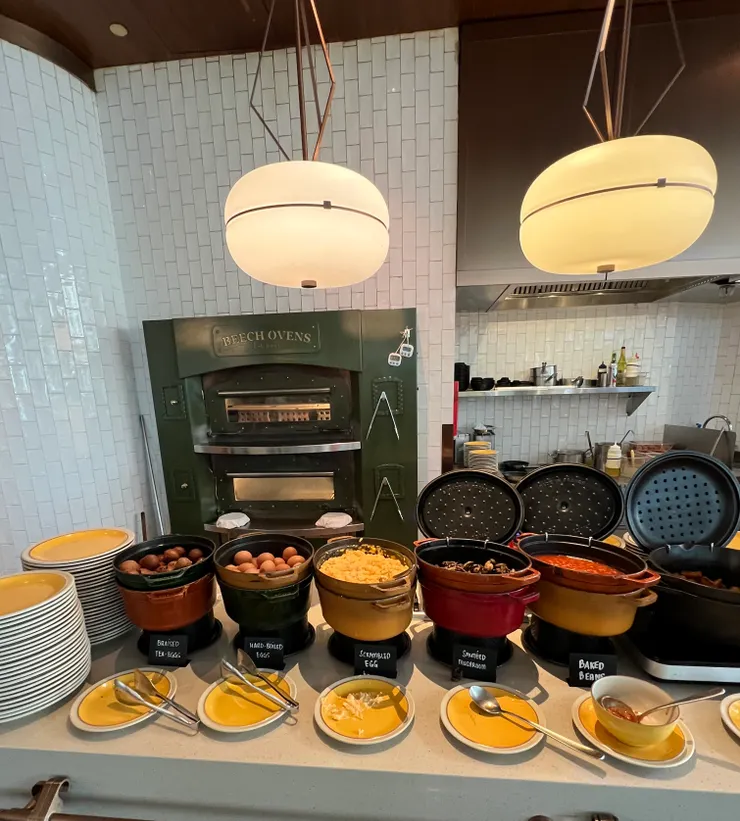 光是蛋料理，就有茶葉蛋、水煮蛋、軟嫩滑蛋和廚師現做的烘蛋。