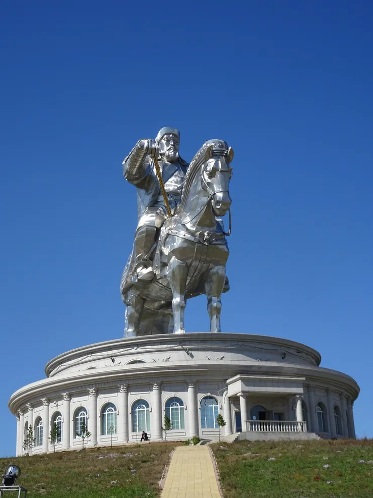 成吉思汗騎馬塑像