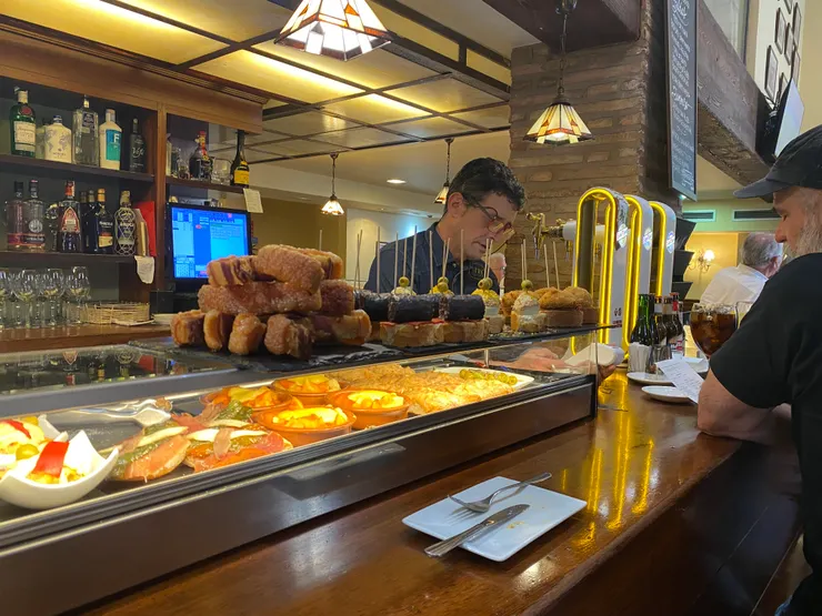 西班牙大叔很有魅力，酒又調的好