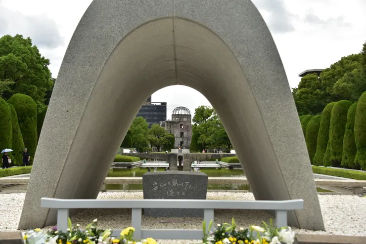 頗有設計巧思的拱門，也願逝者安息，也願世上再無戰爭