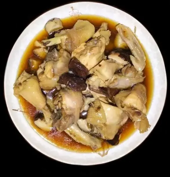 麻油雞也是許多首選之一,不過與薑母鴨一樣,外食須注意酒量超標問題