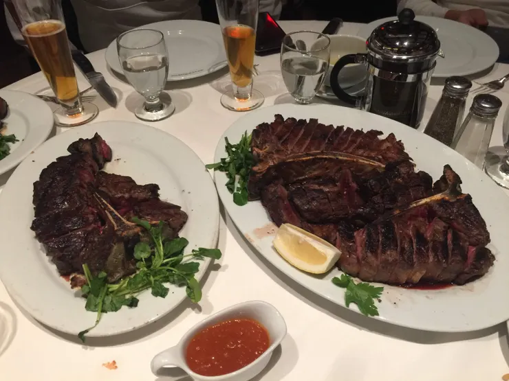 肉質粉嫩多汁帶甜，入口即化，而且份量超大