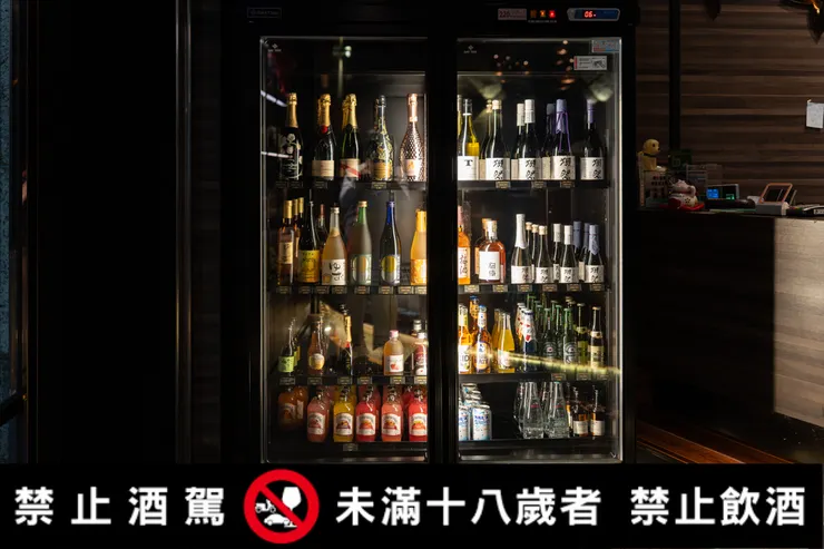 [高雄左營火鍋餐廳]銅花精緻涮涮鍋，火鍋界的LV！整隻龍蝦與A5和牛的奢華約會，專人桌邊服務，左營約會餐廳推薦，附最新菜單