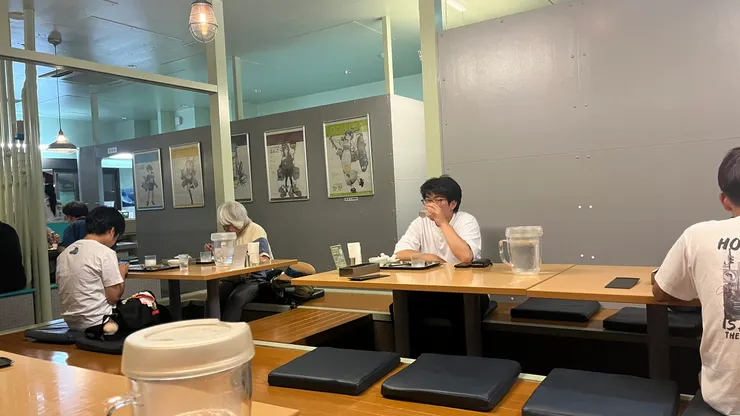 看那個牆壁，真的會覺得在艇上。