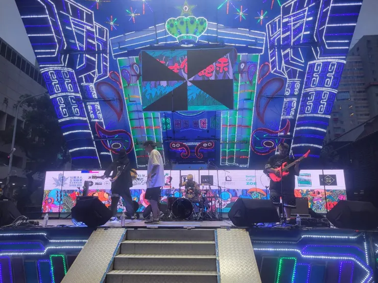 主唱很會帶動氣氛唉！