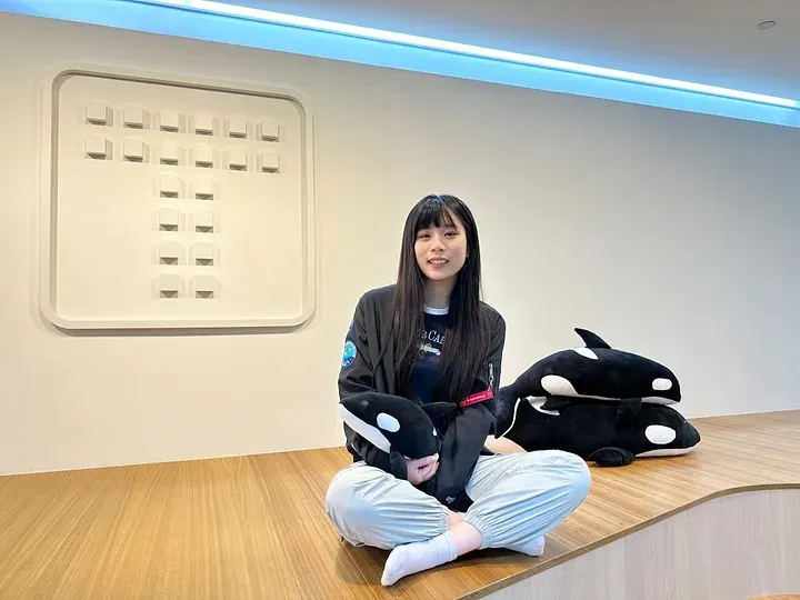 從實習生時期就加入鈦坦科技，如今轉為正職 PD（Product Developer）的 Alisha表示，結對編程的開發方式可以大大降低新人的不安。