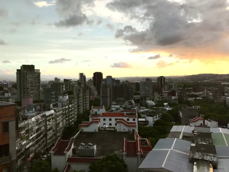 在生命的路程裡，遇到問題就去解決問題，然後行走。