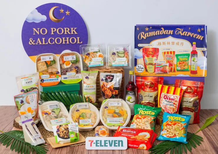7-Eleven pun ada bento & sandwich berlabel "No Pork" — siap dengan stiker ungu sebagai penanda.(Sumber gambar: 7-Eleven)