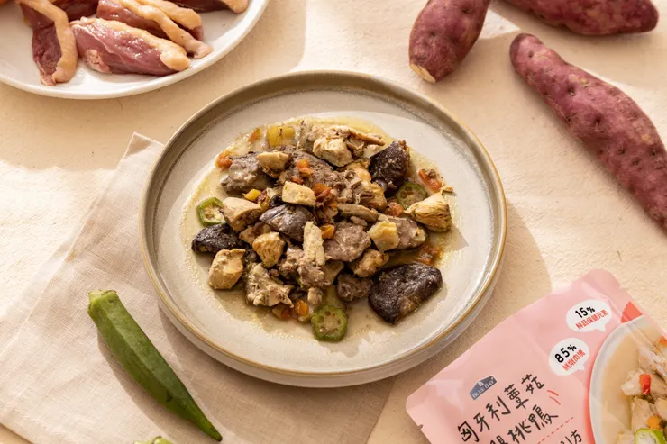 圖說：倍力寵物展除了攤位實體優惠，線上還有官網獨家限量組合等你拿，狗狗純肉鮮食餐包、手作烘乾零食系列享買5送1優惠。（資料來源：倍力寵物健康食品）