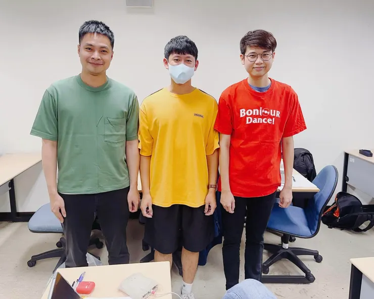 同學自己玩開心的主題XD