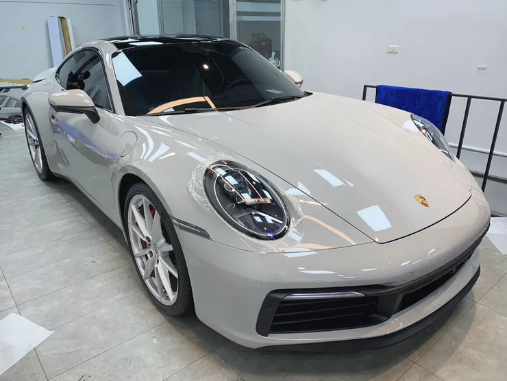 Posche是許多愛車迷的夢想車之一，今天我們的任務就是要來改造內裝的椅套！