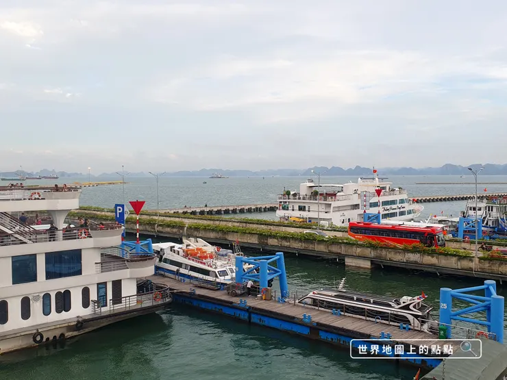 從郵輪往下拍港邊景色