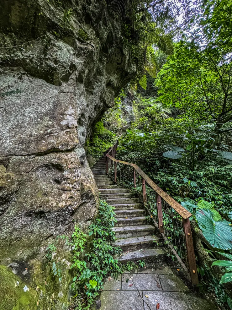 蝙蝠洞路程短,適合親子同遊