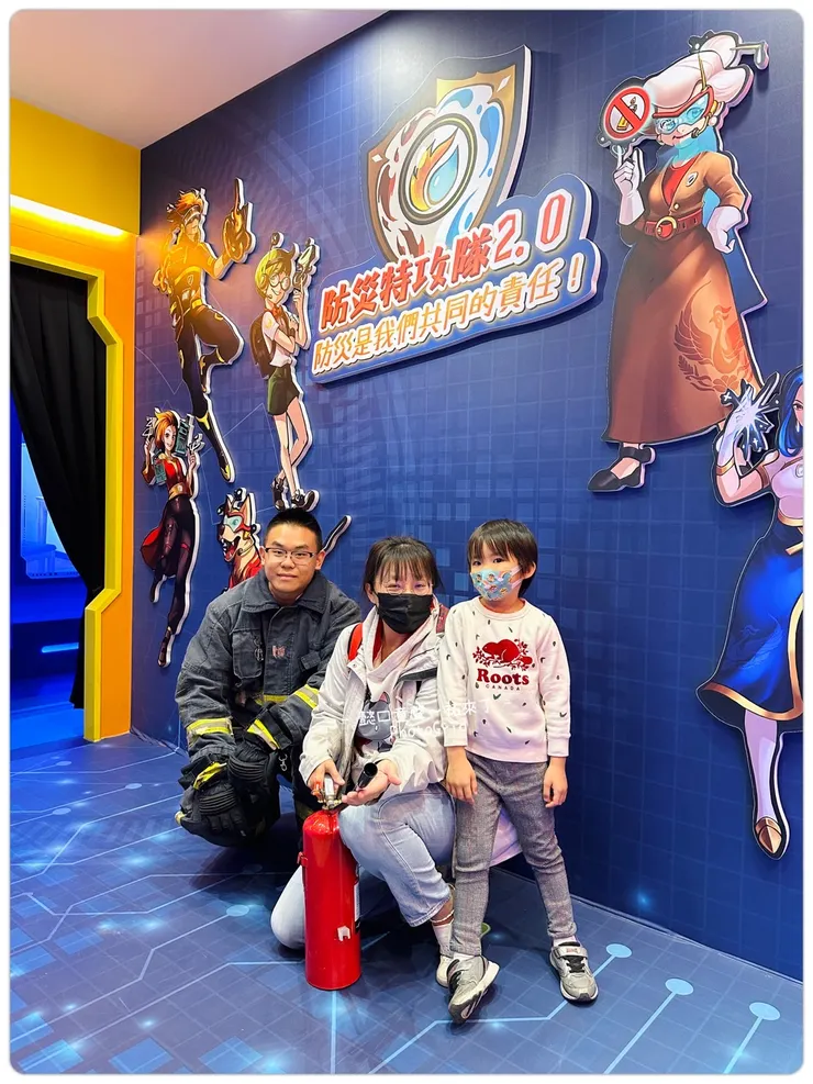 透過情境導入防災教育，也有熱心的導覽替代役男。