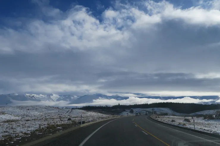 現在反而看到的是低雲,真正的大山還在雲的後方