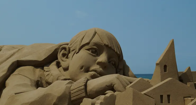 多年前福隆海水浴場沙雕作品－小孩玩積木