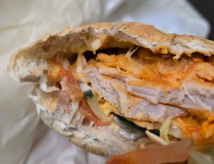 融化的起司以及美乃滋