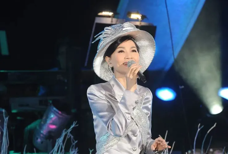 鳳飛飛應該是把秀場式的節目帶到電視上的第一人。圖片來源：孤獨的狗