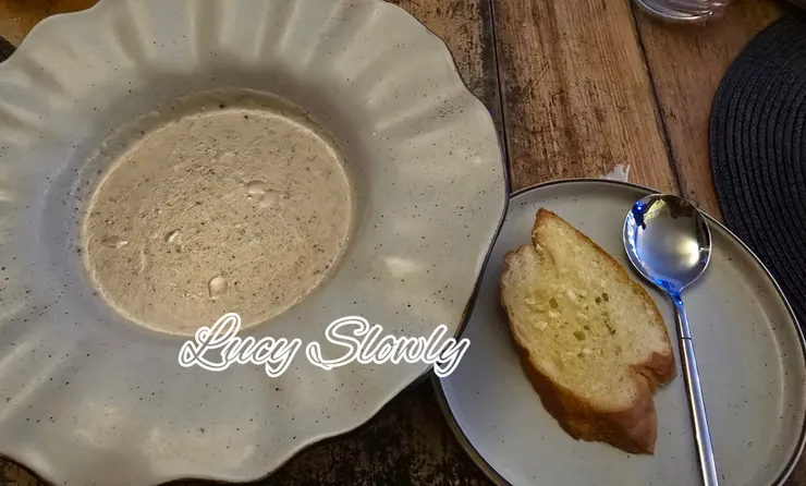 蘑菇濃湯（附贈一塊麵包）