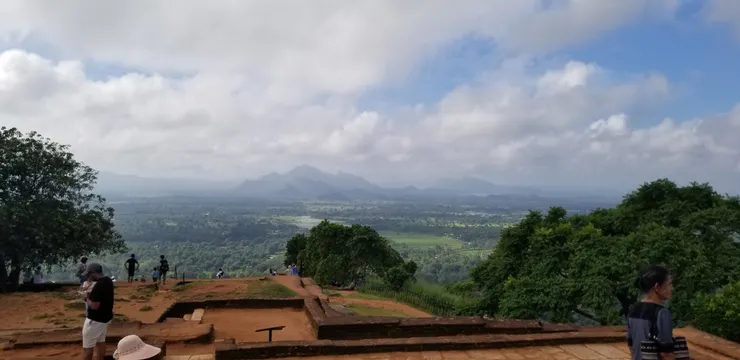 終於走到山頂，以前的百姓是怎樣把皇帝擡上來啊？苦了百姓啊