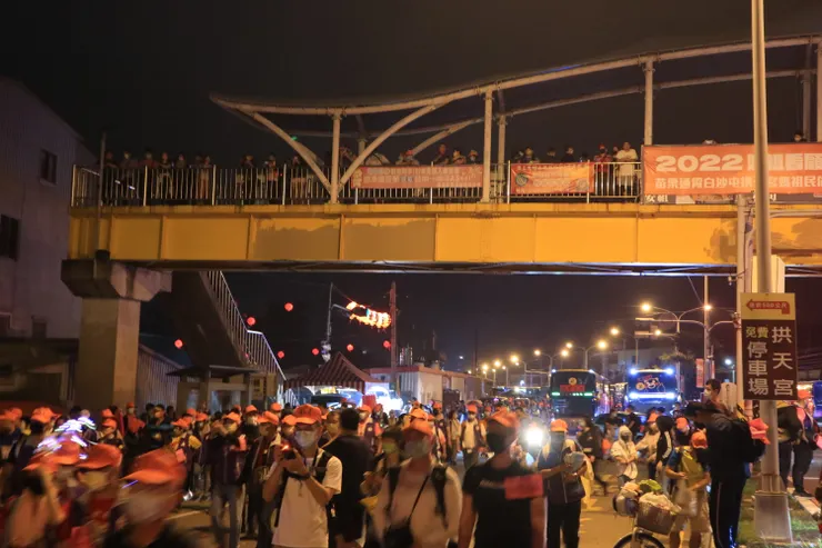 起駕後台1線上的滿滿人潮