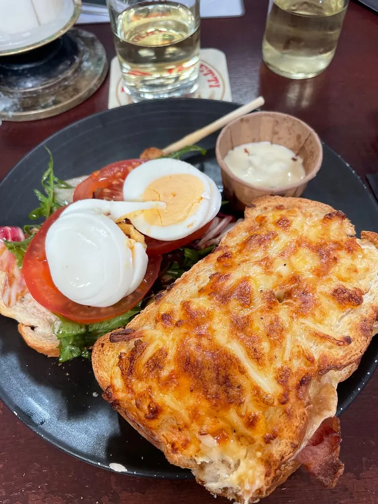 用料很足的三明治