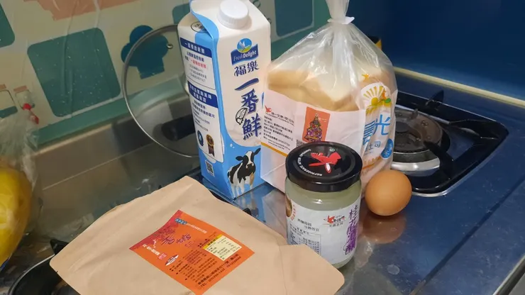 食材準備:蛋、紅糖、牛奶、吐司、老騾子桂花酒釀