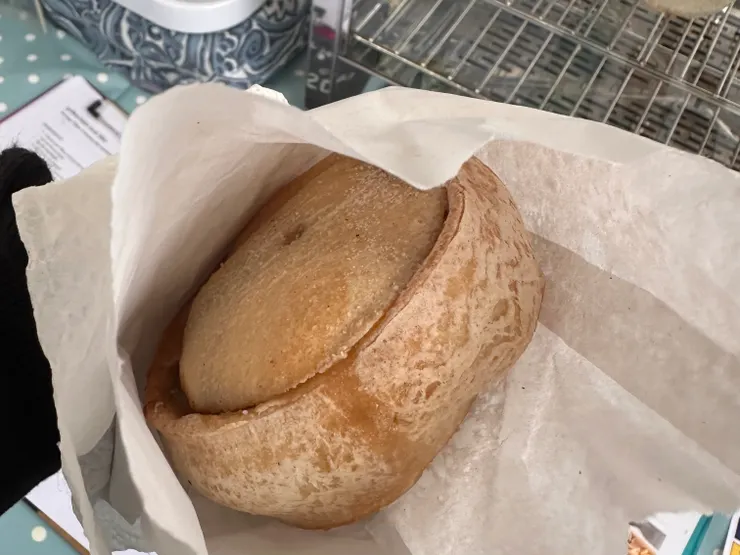 在農夫市集吃午餐，手做羊肉派（Mutton pie）好吃！！