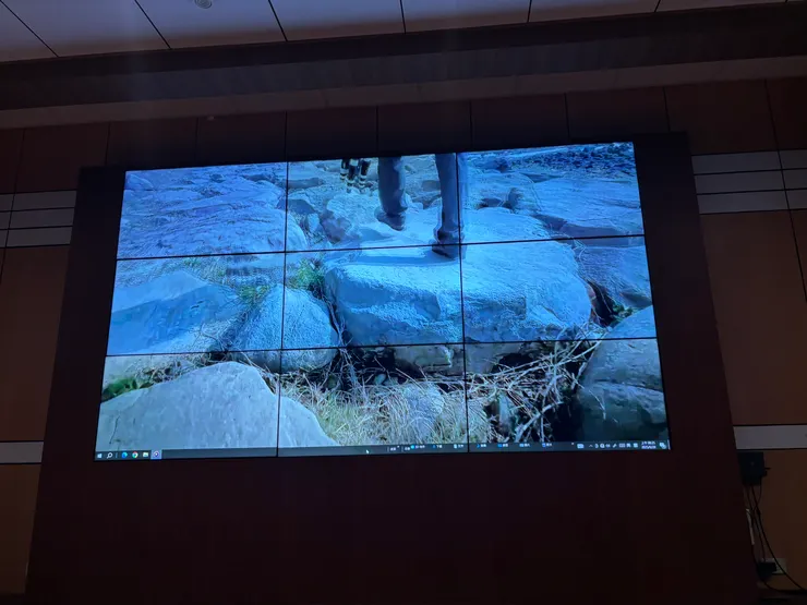 視聽室內的螢幕