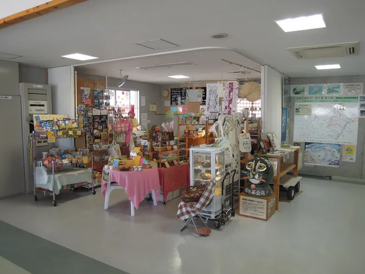 西表島上原港航站特產店